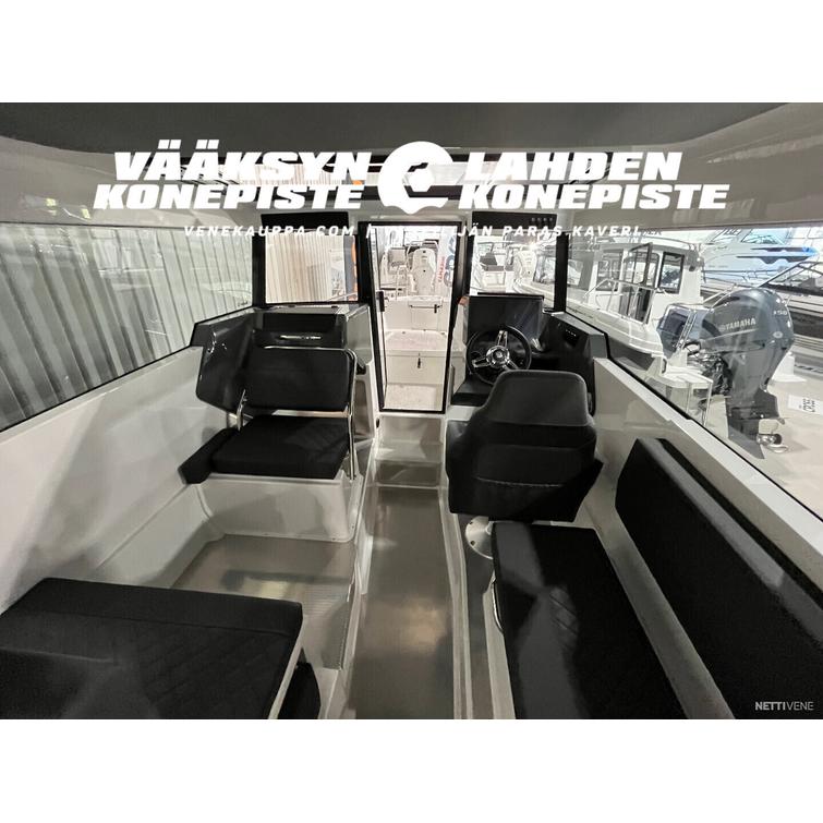 Buster Magnum Cabin + Yamaha F300 XSB