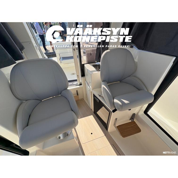 Quicksilver Captur 705 Pilothouse + Mercury F200 XL EFI DTS V6