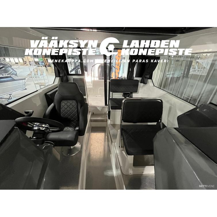 Buster Magnum Cabin + Yamaha F300 XSB