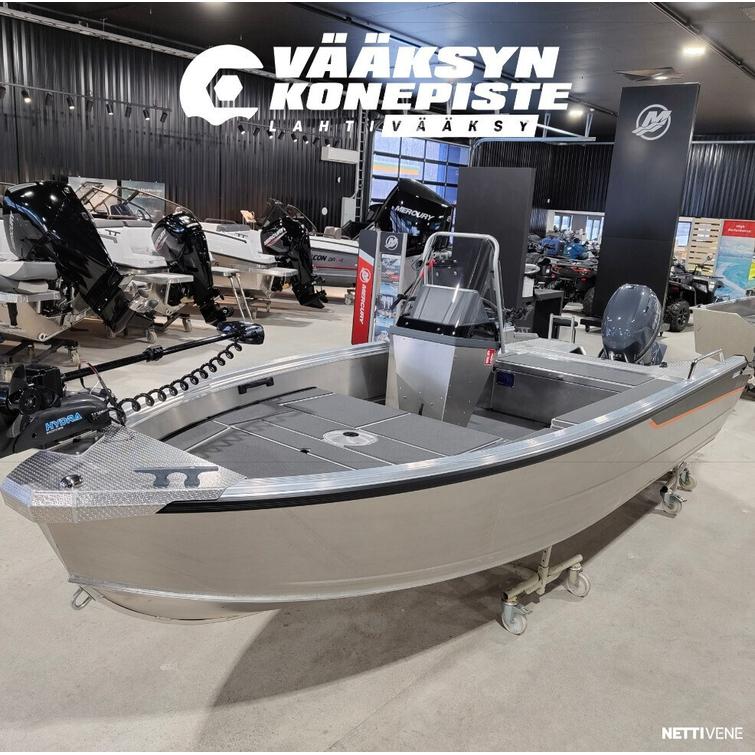 Buster M1 Fishing Ed + Yamaha F40 FELT