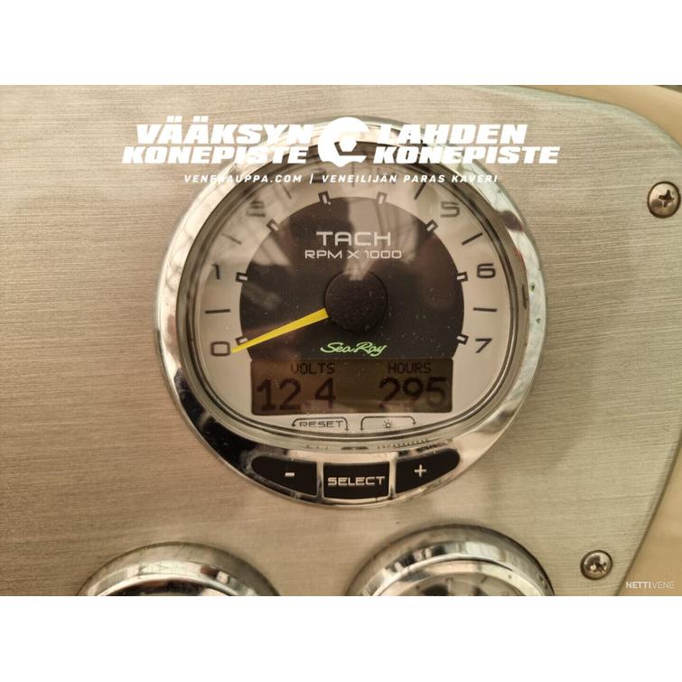 Sea Ray 235 Weekender + MerCruiser 4.3