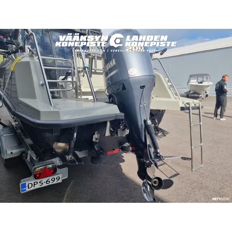 North Silver Eagle Cabin 655 + Yamaha F200