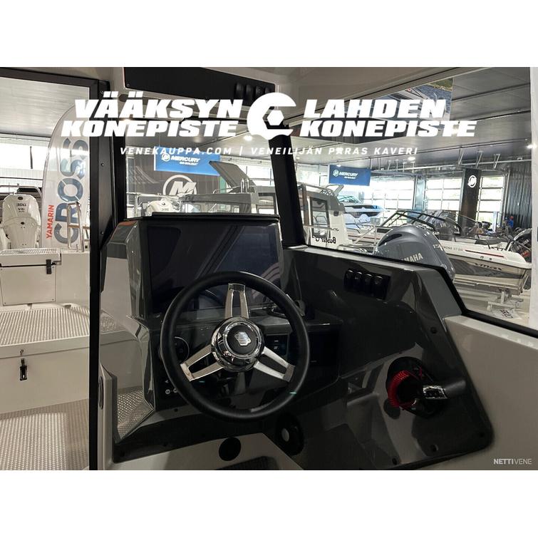 Buster Magnum Cabin + Yamaha F300 XSB