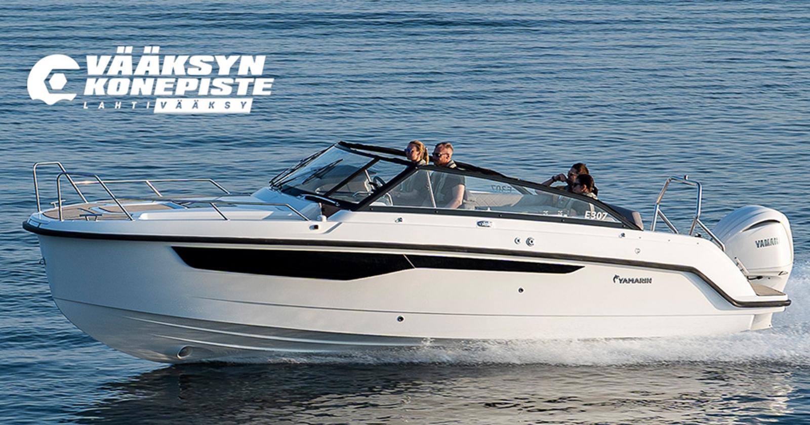 Yamarin-veneet V&auml;&auml;ksyn Konepiste - Yamarin 80 DC daycruiser laiturissa