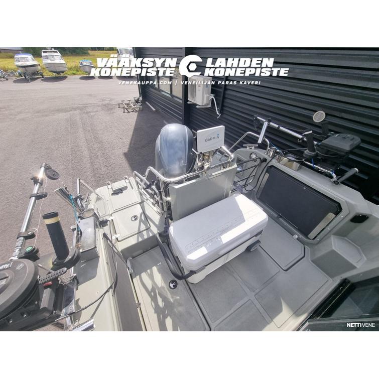 North Silver Eagle Cabin 655 + Yamaha F200