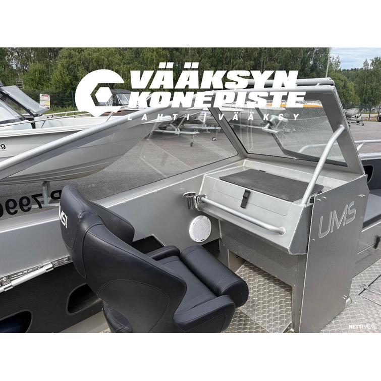 UMS 655DC TUNA + Evinrude E-Tec 115