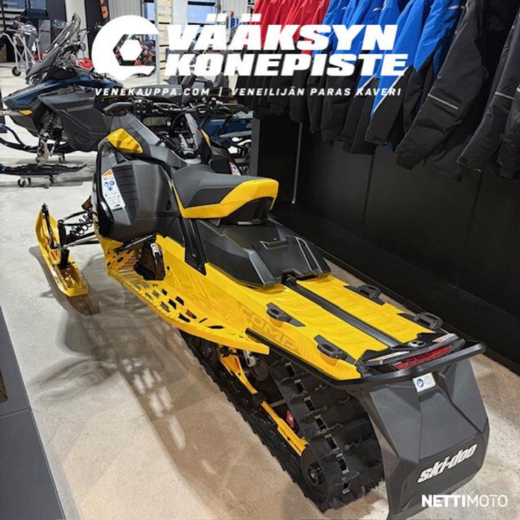 Ski-Doo MX Z X-RS 600R E-TEC with Competition Package