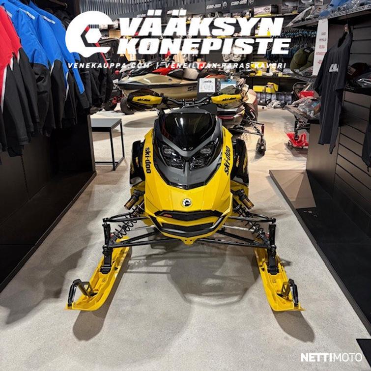 Ski-Doo MX Z X-RS 600R E-TEC with Competition Package