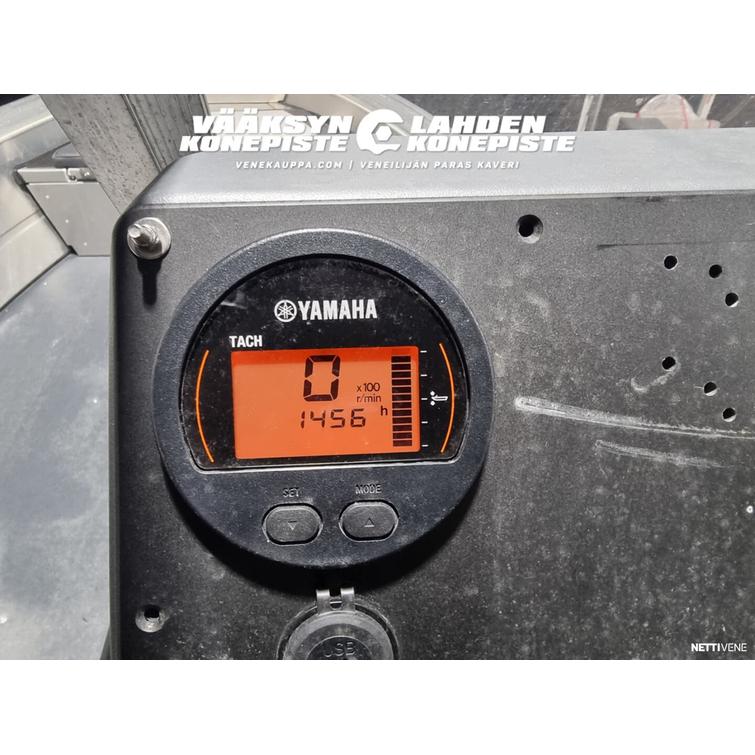 Buster S2 + Yamaha F30