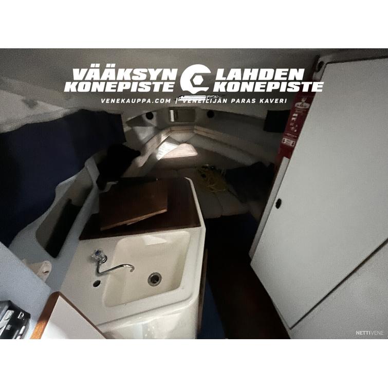 Sea Ray 220 DA + MerCruiser 5.0 MPI