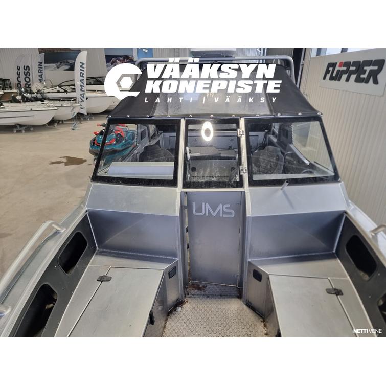 UMS 805DC TUNA + Mercury F200