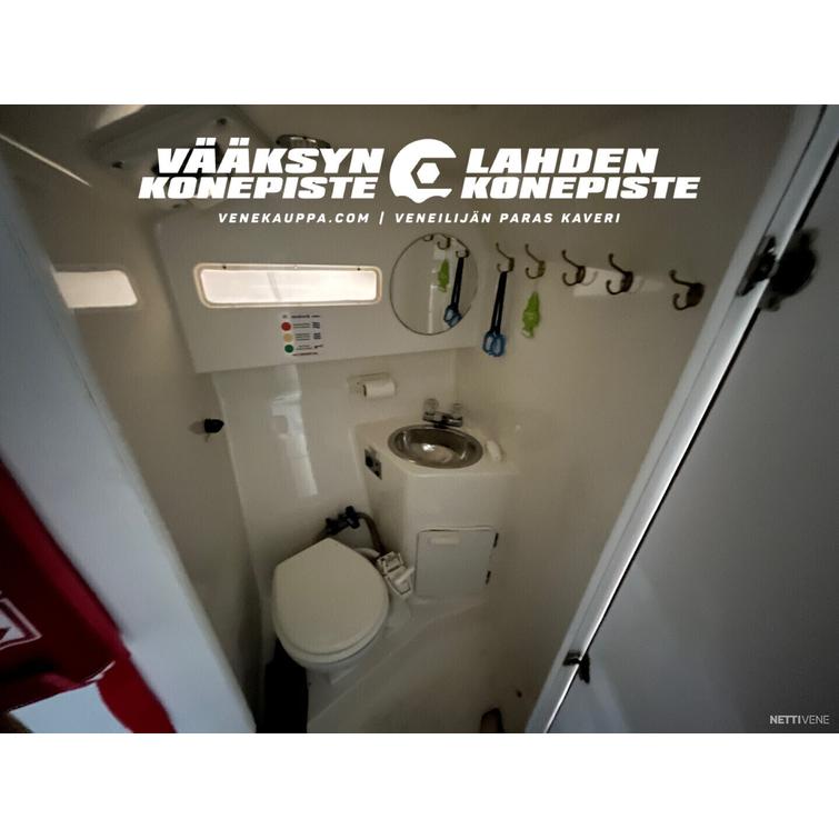 Sea Ray 220 DA + MerCruiser 5.0 MPI