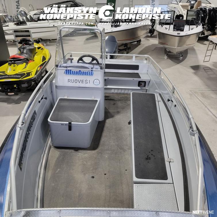 Buster M + Yamaha F40 BET