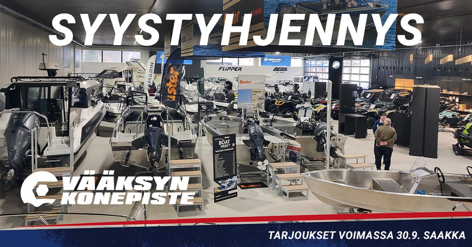 Veneit&auml; ja m&ouml;nkij&ouml;it&auml; V&auml;&auml;ksyn Konepisteen myyntihallissa. V&auml;&auml;ksyn Konepisteen logo valkoisena ja alalaidassa lukee punaisella syystyhjennys, 