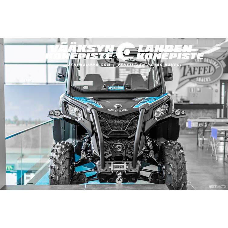 Can-Am Maverick "Pelicans Edition" Trail BAse 700 T 2023 T2b, DFK hyttipaketilla