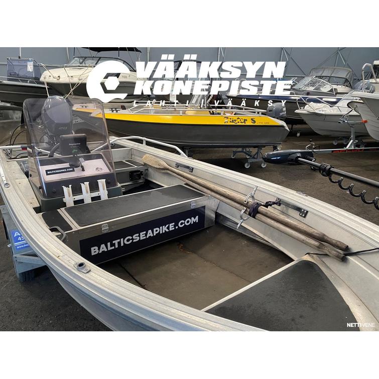 Buster XSR + Yamaha F20
