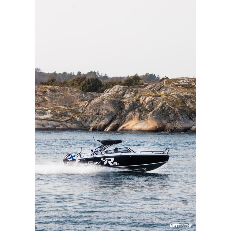 Finnmaster Husky R8 + Mercury V300 XL AM ES V8