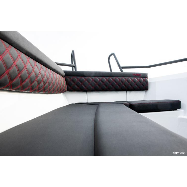 Finnmaster Husky R8 + Mercury V300 XL AM ES V8