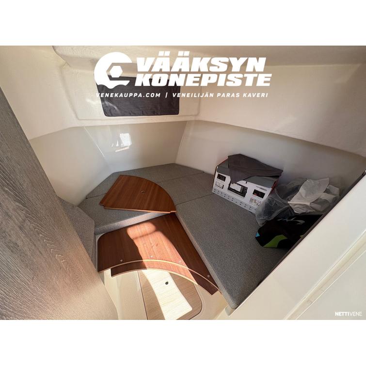 Quicksilver Captur 705 Pilothouse + Mercury F200 XL EFI DTS V6