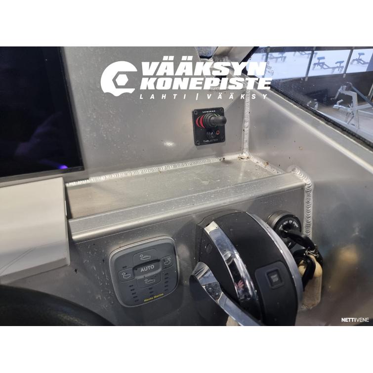 UMS 805DC TUNA + Mercury F200