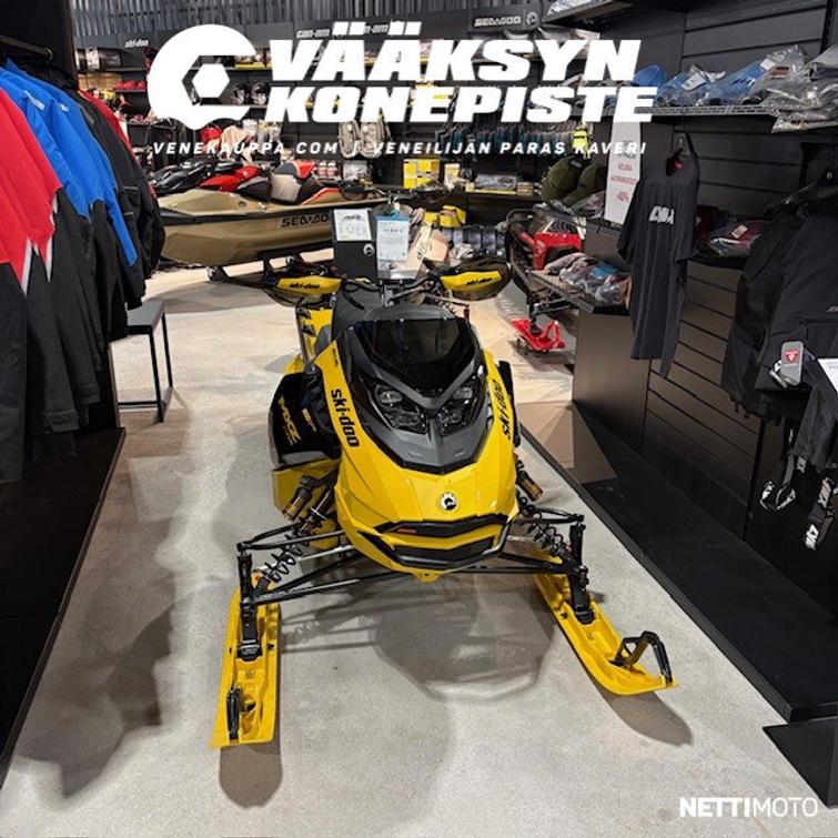 Ski-Doo MX Z X-RS 600R E-TEC with Competition Package
