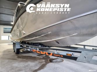 UMS 805DC TUNA + Mercury F200