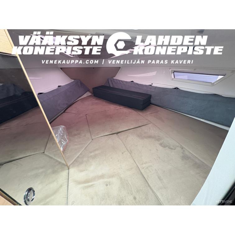 Flipper 670 DC + Mercury 300V8 PRO XS DTS