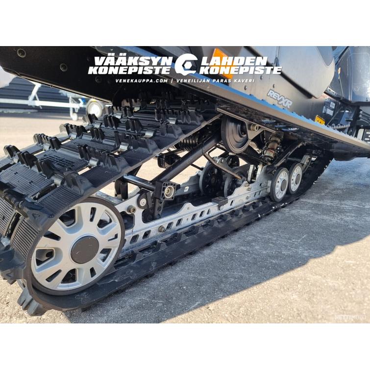 Ski-Doo Grand Touring