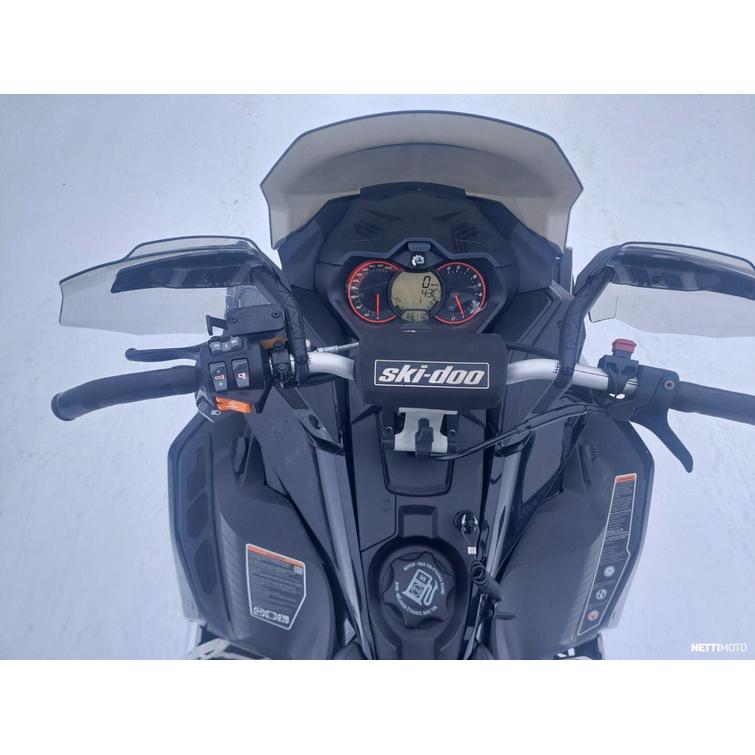 Ski-Doo Renegade XRS 850 E-TEC