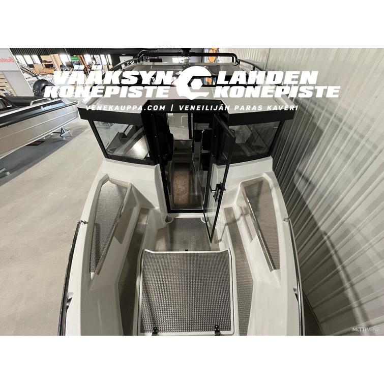 Buster Magnum Cabin + Yamaha F300 XSB