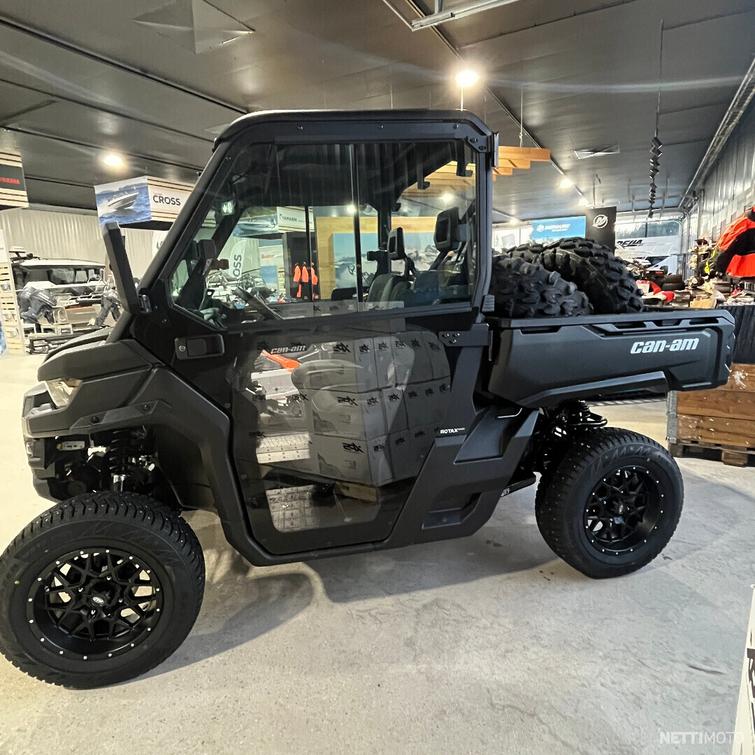 Can-Am Traxter XU HD9 T1b + BRP HYTTIPAKETTI
