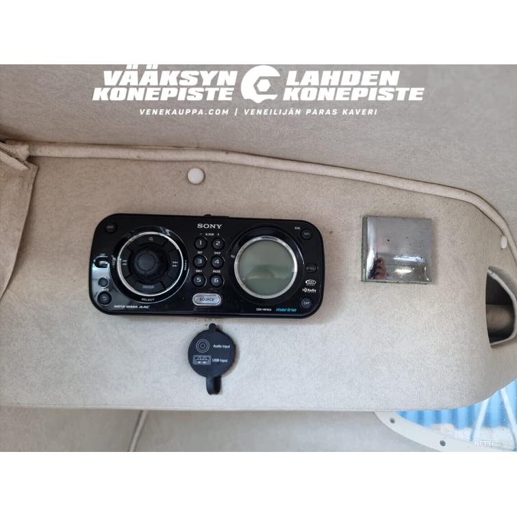 Sea Ray 240 Sun Sport + MerCruiser 5.0 MPI