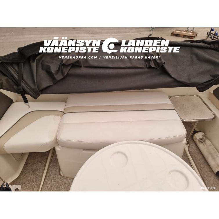 Sea Ray 235 Weekender + MerCruiser 4.3