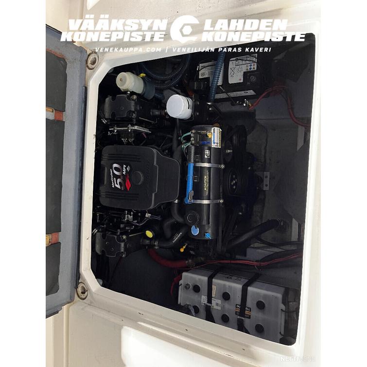 Sea Ray 220 DA + MerCruiser 5.0 MPI