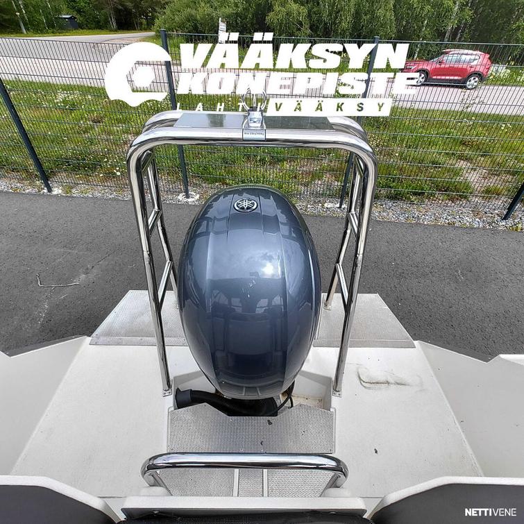 Buster Magnum E + Yamaha F200FETX