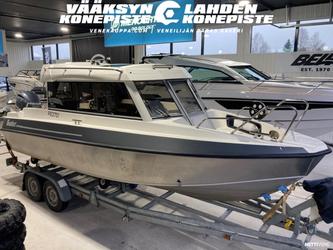 Buster Cabin  + Yamaha F200