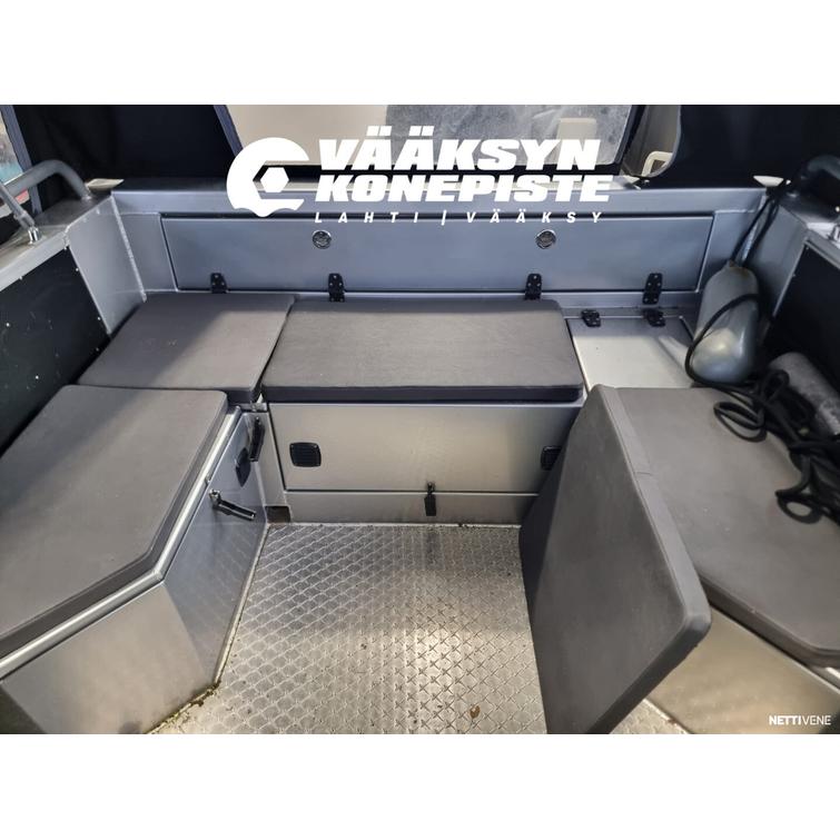 UMS 805DC TUNA + Mercury F200