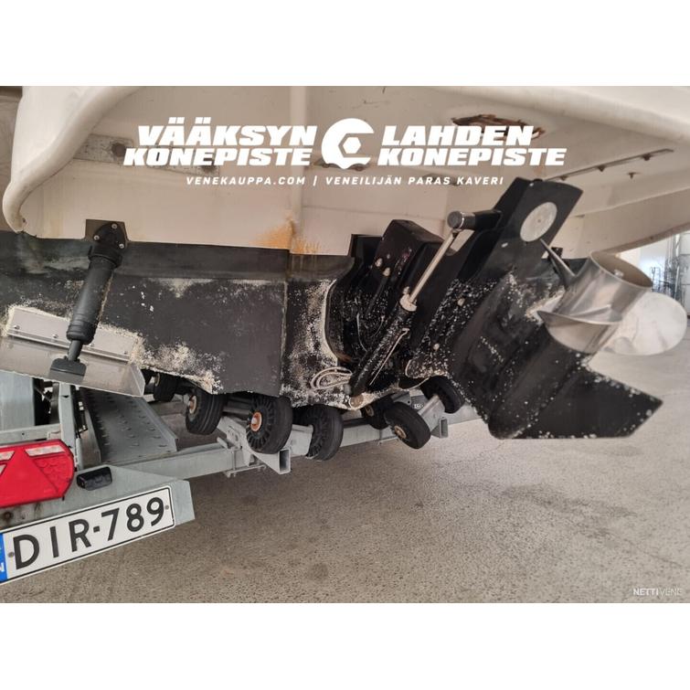 Sea Ray 235 Weekender + MerCruiser 4.3