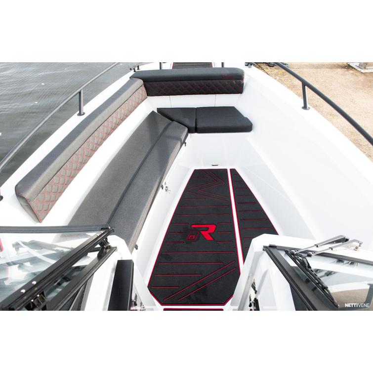Finnmaster Husky R8 + Mercury V300 XL AM ES V8