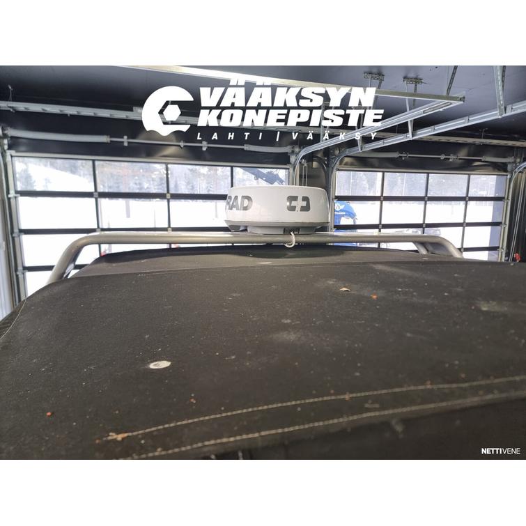 UMS 805DC TUNA + Mercury F200