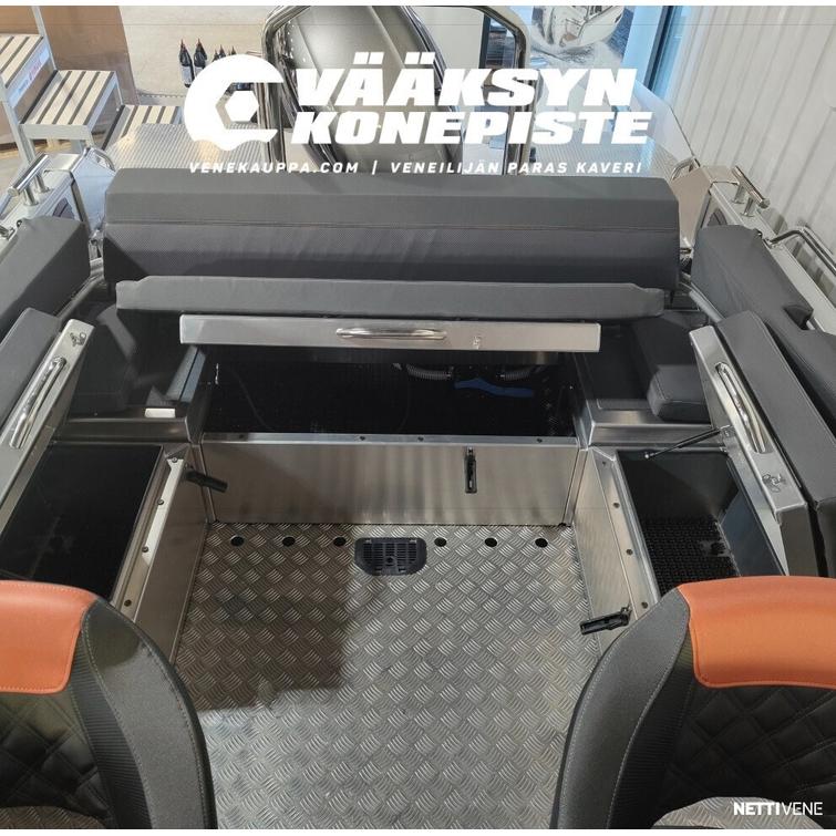 Buster XXL V-MAX + Yamaha V MAX VF150XB