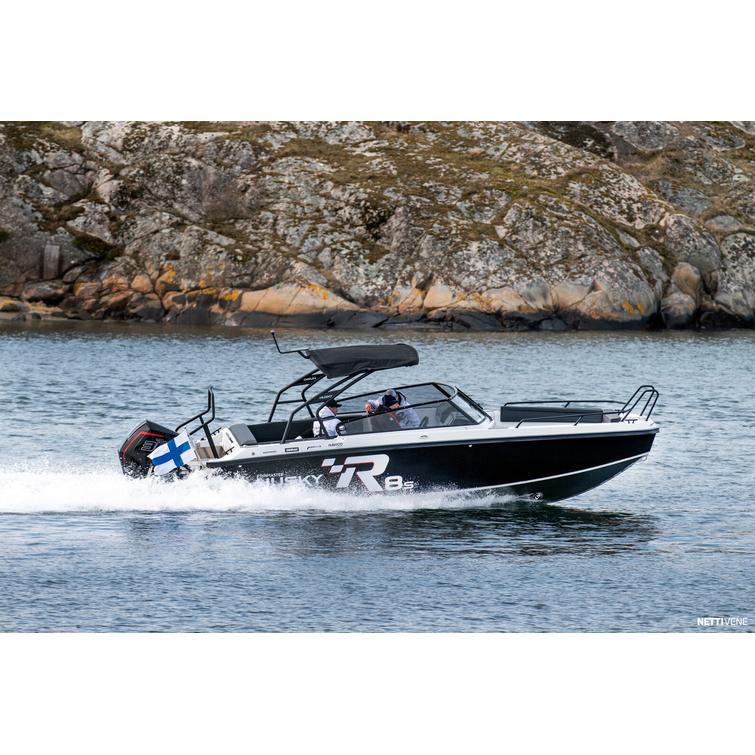 Finnmaster Husky R8 + Mercury V300 XL AM ES V8