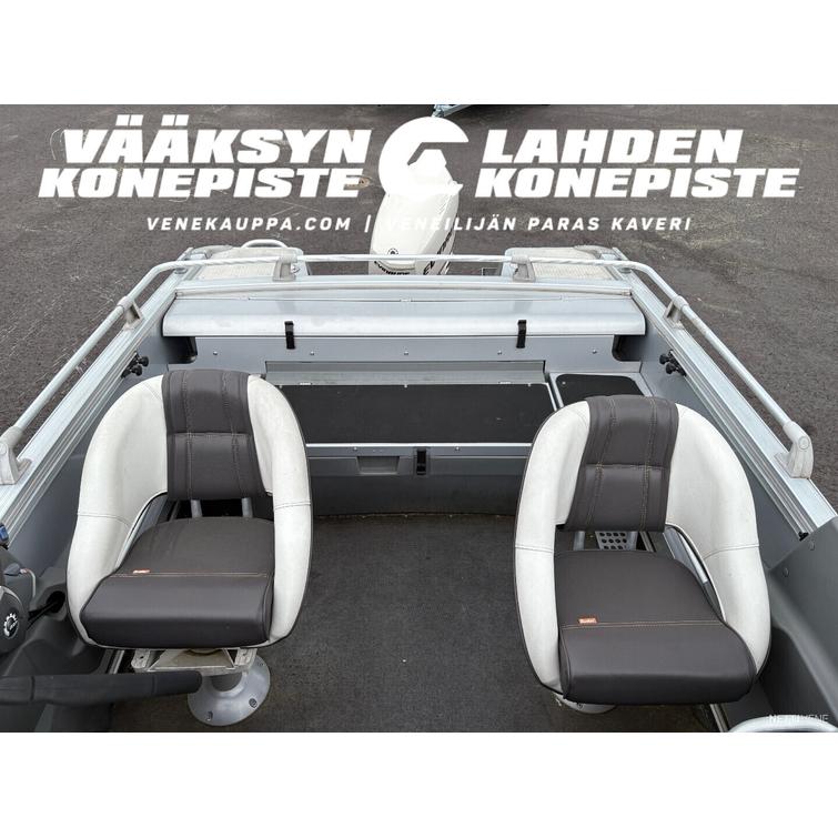 Buster XL + Evinrude 90