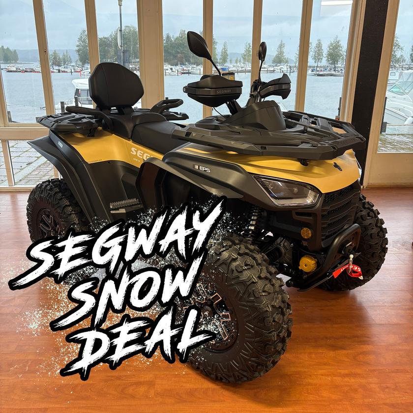 Segway m&ouml;nkij&auml; Lahden Konepisteen myym&auml;l&auml;ss&auml;, taustalla n&auml;kyy Lahden Vesij&auml;rvi ja Niemen satama