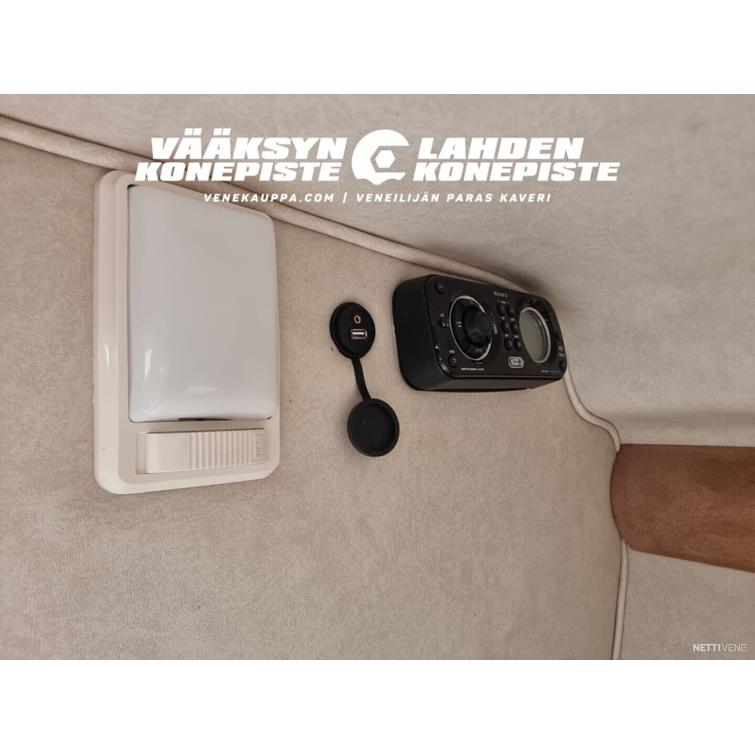 Sea Ray 235 Weekender + MerCruiser 4.3