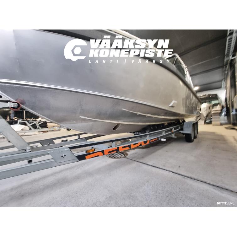 UMS 805DC TUNA + Mercury F200