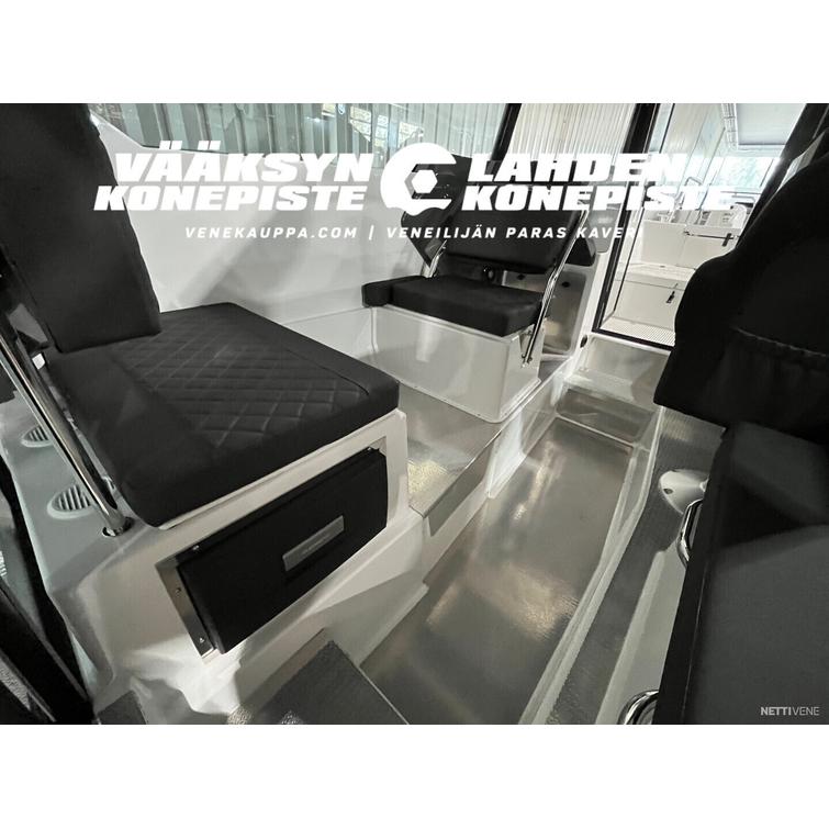 Buster Magnum Cabin + Yamaha F300 XSB