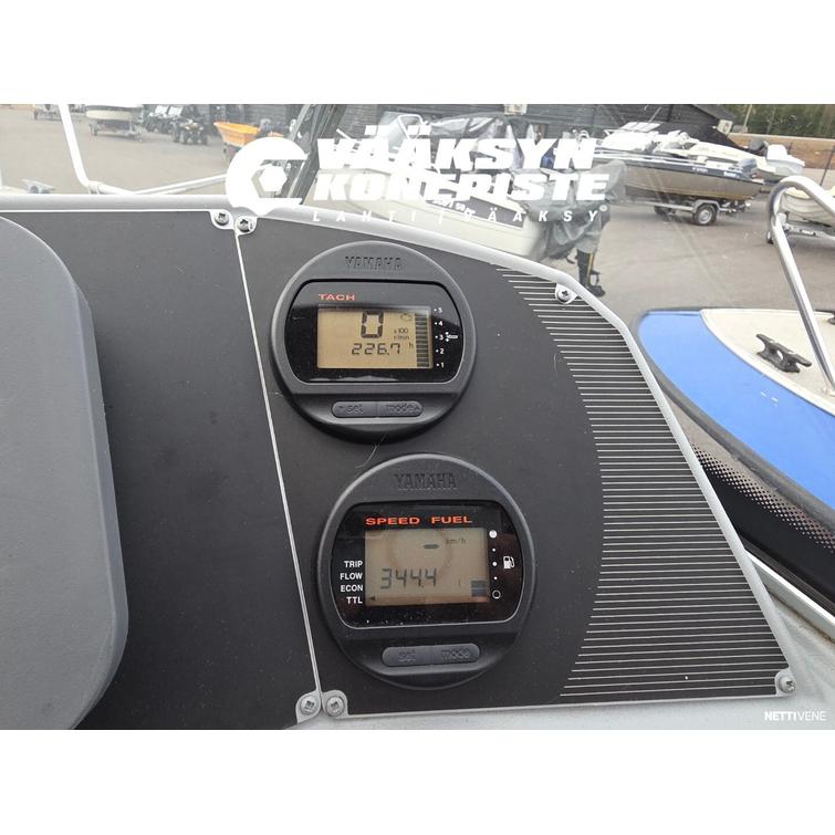 Buster XXL + Yamaha 115A