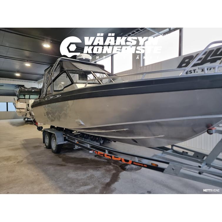 UMS 805DC TUNA + Mercury F200