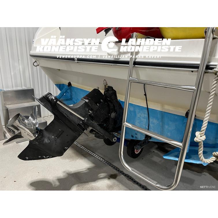 Sea Ray 220 DA + MerCruiser 5.0 MPI